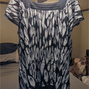Apt 9 3x very nice black & white flattering double layer shirt top